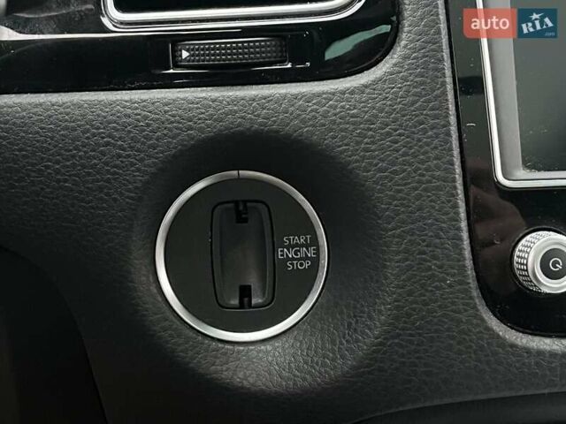 Красный Фольксваген Туарег, объемом двигателя 3.6 л и пробегом 189 тыс. км за 22649 $, фото 33 на Automoto.ua