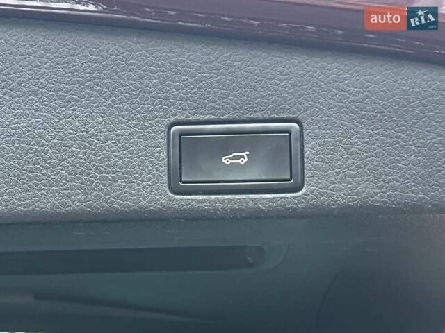 Красный Фольксваген Туарег, объемом двигателя 3.6 л и пробегом 189 тыс. км за 22649 $, фото 46 на Automoto.ua