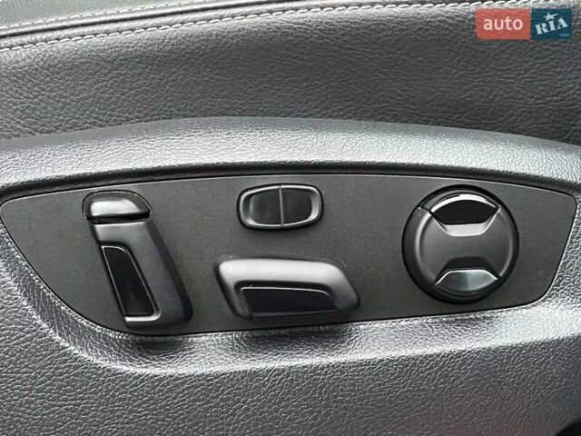 Красный Фольксваген Туарег, объемом двигателя 3.6 л и пробегом 189 тыс. км за 22649 $, фото 27 на Automoto.ua