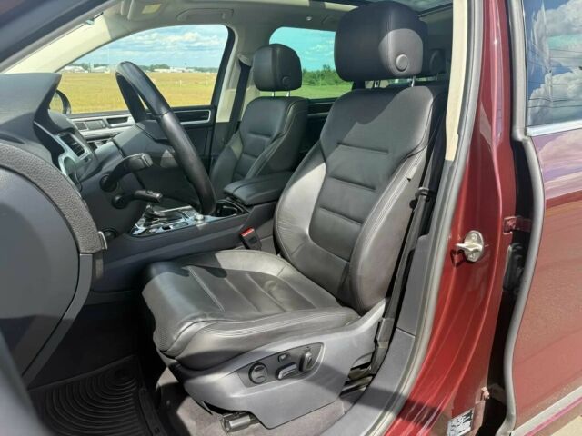 Красный Фольксваген Туарег, объемом двигателя 3.6 л и пробегом 51 тыс. км за 6200 $, фото 9 на Automoto.ua