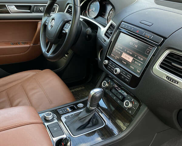 Красный Фольксваген Туарег, объемом двигателя 3.6 л и пробегом 127 тыс. км за 21500 $, фото 51 на Automoto.ua