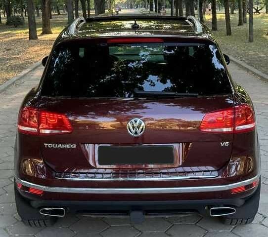 Красный Фольксваген Туарег, объемом двигателя 3.6 л и пробегом 75 тыс. км за 15000 $, фото 17 на Automoto.ua