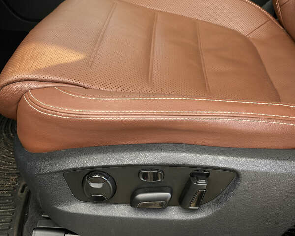 Красный Фольксваген Туарег, объемом двигателя 3.6 л и пробегом 127 тыс. км за 21500 $, фото 33 на Automoto.ua