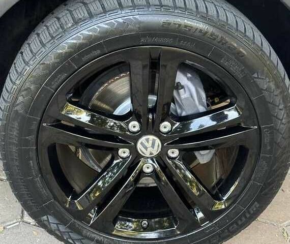 Красный Фольксваген Туарег, объемом двигателя 3.6 л и пробегом 75 тыс. км за 15000 $, фото 4 на Automoto.ua