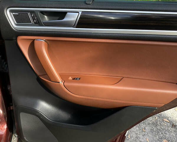 Красный Фольксваген Туарег, объемом двигателя 3.6 л и пробегом 127 тыс. км за 21500 $, фото 47 на Automoto.ua