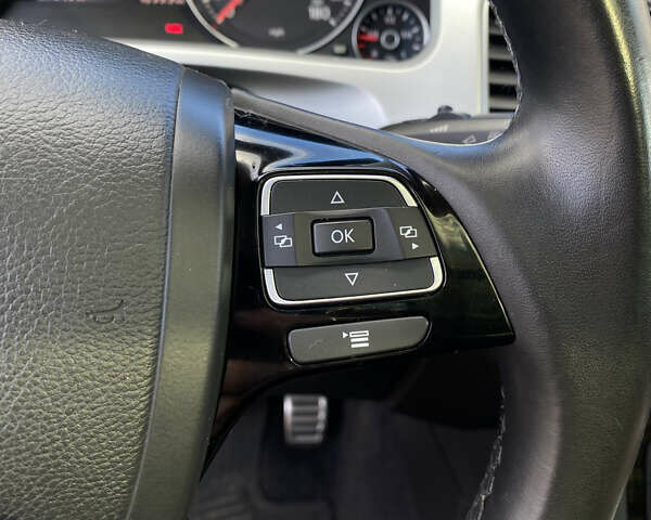 Красный Фольксваген Туарег, объемом двигателя 3.6 л и пробегом 127 тыс. км за 21500 $, фото 30 на Automoto.ua