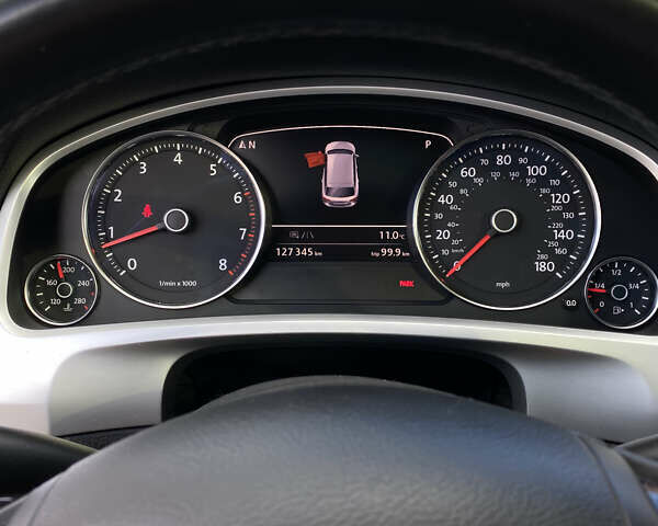 Красный Фольксваген Туарег, объемом двигателя 3.6 л и пробегом 127 тыс. км за 21500 $, фото 29 на Automoto.ua