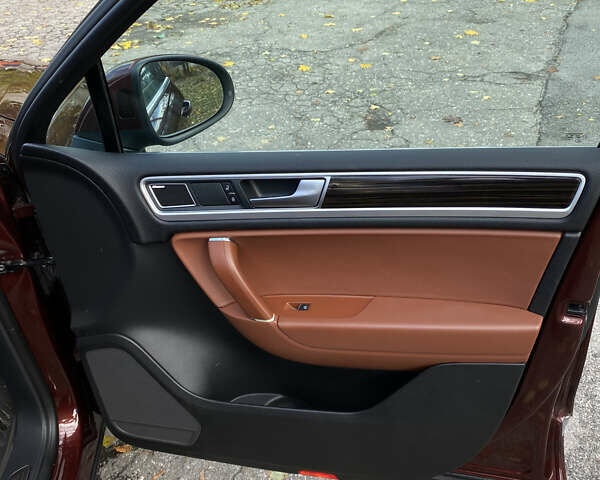 Красный Фольксваген Туарег, объемом двигателя 3.6 л и пробегом 127 тыс. км за 21500 $, фото 53 на Automoto.ua