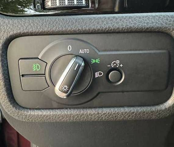 Красный Фольксваген Туарег, объемом двигателя 3.6 л и пробегом 75 тыс. км за 15000 $, фото 8 на Automoto.ua