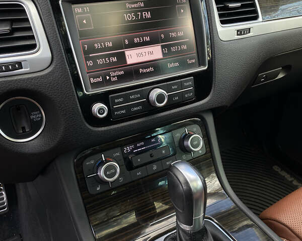 Красный Фольксваген Туарег, объемом двигателя 3.6 л и пробегом 127 тыс. км за 21500 $, фото 27 на Automoto.ua