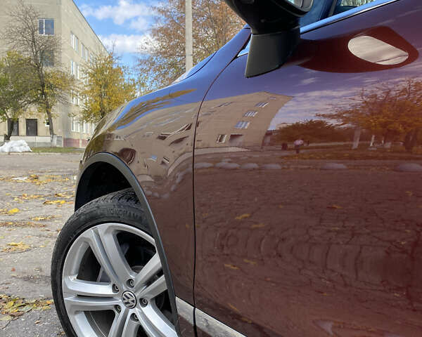 Красный Фольксваген Туарег, объемом двигателя 3.6 л и пробегом 127 тыс. км за 21500 $, фото 23 на Automoto.ua