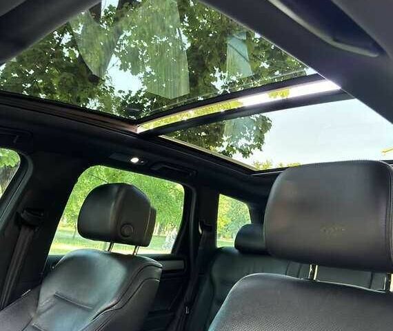 Красный Фольксваген Туарег, объемом двигателя 3.6 л и пробегом 75 тыс. км за 15000 $, фото 10 на Automoto.ua