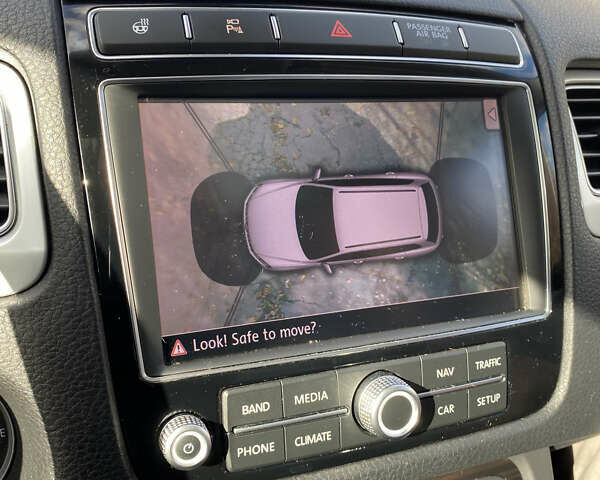 Красный Фольксваген Туарег, объемом двигателя 3.6 л и пробегом 127 тыс. км за 21500 $, фото 54 на Automoto.ua