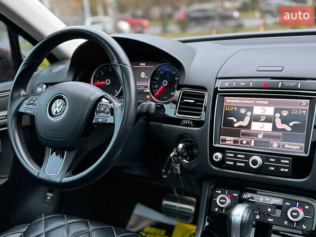 Красный Фольксваген Туарег, объемом двигателя 2.97 л и пробегом 191 тыс. км за 40500 $, фото 23 на Automoto.ua