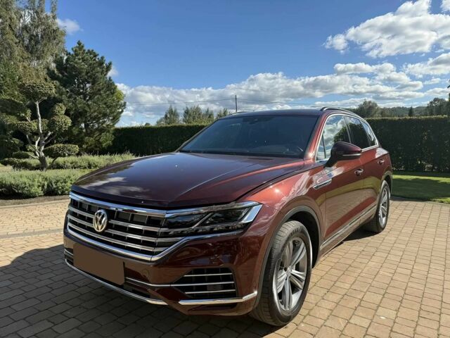 Красный Фольксваген Туарег, объемом двигателя 3 л и пробегом 40 тыс. км за 7800 $, фото 1 на Automoto.ua