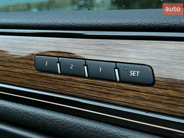 Красный Фольксваген Туарег, объемом двигателя 2.97 л и пробегом 191 тыс. км за 40500 $, фото 20 на Automoto.ua