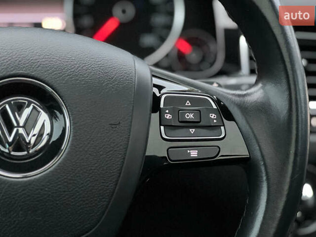 Красный Фольксваген Туарег, объемом двигателя 2.97 л и пробегом 191 тыс. км за 40500 $, фото 11 на Automoto.ua