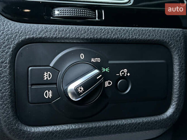 Красный Фольксваген Туарег, объемом двигателя 2.97 л и пробегом 191 тыс. км за 40500 $, фото 19 на Automoto.ua