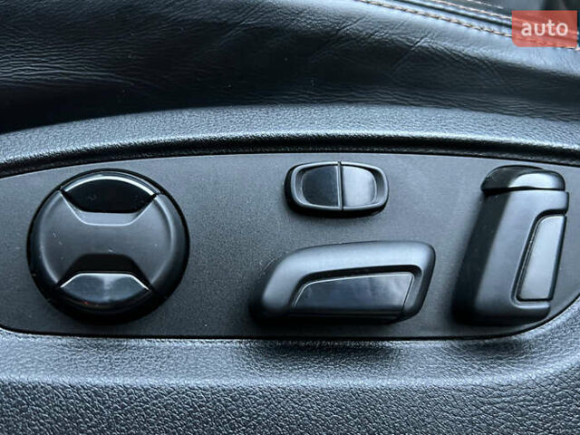 Красный Фольксваген Туарег, объемом двигателя 2.97 л и пробегом 191 тыс. км за 40500 $, фото 21 на Automoto.ua