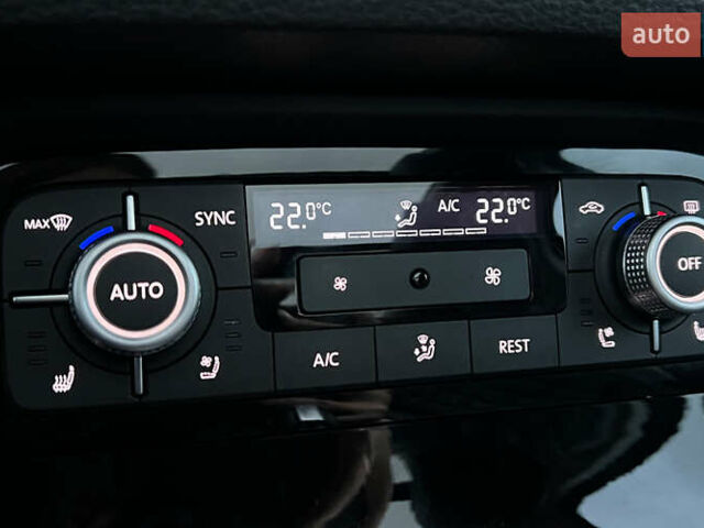 Красный Фольксваген Туарег, объемом двигателя 2.97 л и пробегом 191 тыс. км за 40500 $, фото 16 на Automoto.ua