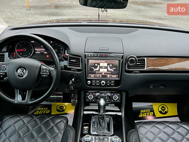 Красный Фольксваген Туарег, объемом двигателя 2.97 л и пробегом 191 тыс. км за 40500 $, фото 12 на Automoto.ua