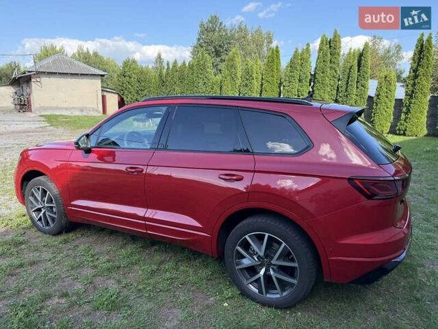 Красный Фольксваген Туарег, объемом двигателя 2.97 л и пробегом 29 тыс. км за 77700 $, фото 1 на Automoto.ua