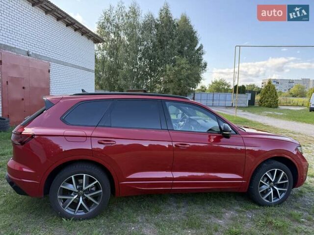 Красный Фольксваген Туарег, объемом двигателя 2.97 л и пробегом 29 тыс. км за 77700 $, фото 5 на Automoto.ua