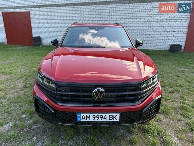 Красный Фольксваген Туарег, объемом двигателя 2.97 л и пробегом 29 тыс. км за 77700 $, фото 3 на Automoto.ua