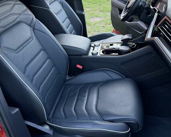 Красный Фольксваген Туарег, объемом двигателя 2.97 л и пробегом 29 тыс. км за 77700 $, фото 8 на Automoto.ua