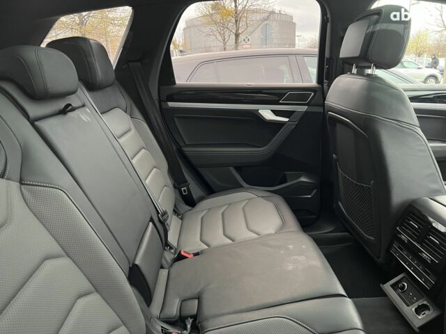 Фольксваген Туарег, об'ємом двигуна 3 л та пробігом 15 тис. км за 95870 $, фото 2 на Automoto.ua