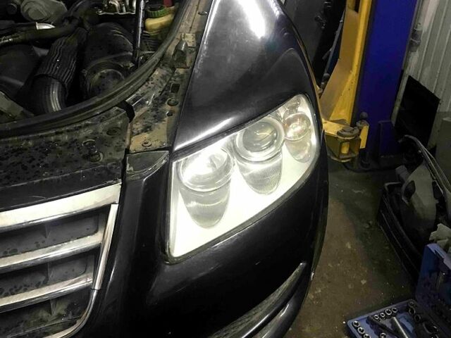 Фольксваген Туарег, объемом двигателя 5 л и пробегом 220 тыс. км за 3000 $, фото 4 на Automoto.ua