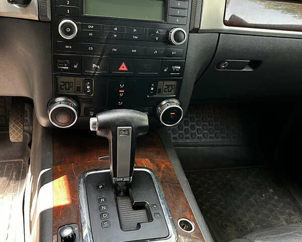 Фольксваген Туарег, объемом двигателя 2.46 л и пробегом 297 тыс. км за 9200 $, фото 8 на Automoto.ua