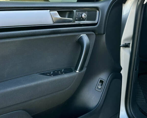 Фольксваген Туарег, объемом двигателя 3 л и пробегом 260 тыс. км за 20500 $, фото 17 на Automoto.ua