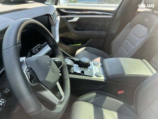Фольксваген Туарег, об'ємом двигуна 3 л та пробігом 2 тис. км за 96986 $, фото 39 на Automoto.ua