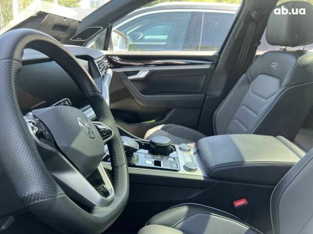 Фольксваген Туарег, об'ємом двигуна 3 л та пробігом 2 тис. км за 96986 $, фото 22 на Automoto.ua