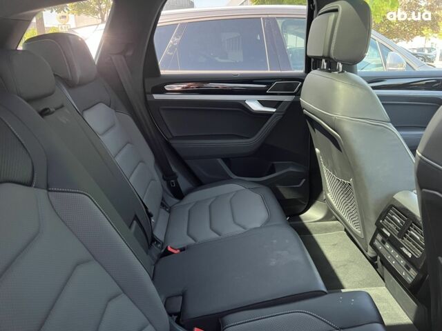 Фольксваген Туарег, об'ємом двигуна 3 л та пробігом 2 тис. км за 96986 $, фото 16 на Automoto.ua