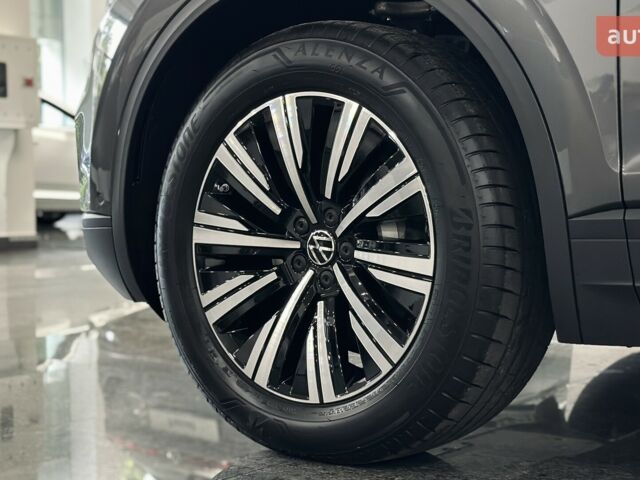 купить новое авто Фольксваген Туарег 2025 года от официального дилера Автодім Атлант на Вацлава Гавела Фольксваген фото