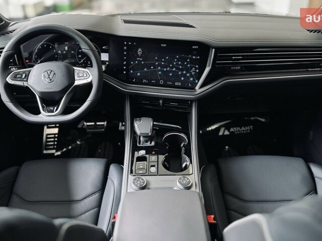 купить новое авто Фольксваген Туарег 2025 года от официального дилера Автодім Атлант на Вацлава Гавела Фольксваген фото