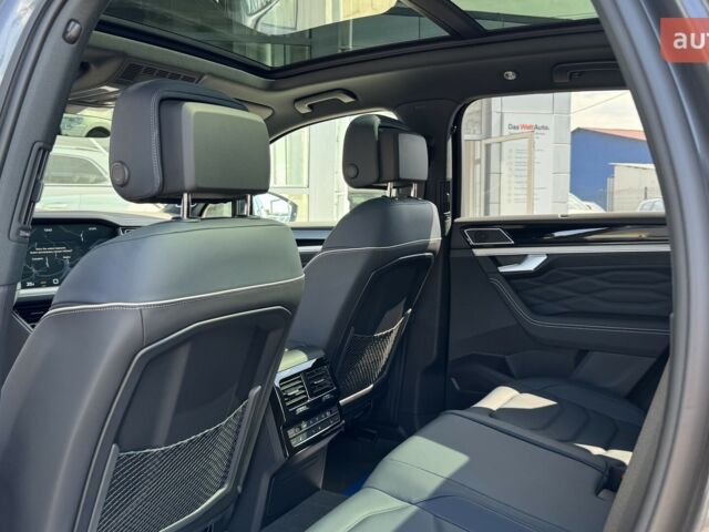 Фольксваген Туарег, объемом двигателя 2.97 л и пробегом 0 тыс. км за 87000 $, фото 13 на Automoto.ua