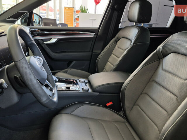 купити нове авто Фольксваген Туарег 2025 року від офіційного дилера Автодім Атлант на Вацлава Гавела Фольксваген фото