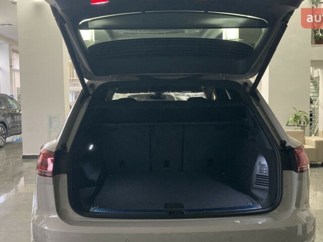 купити нове авто Фольксваген Туарег 2025 року від офіційного дилера Автодім Атлант на Вацлава Гавела Фольксваген фото