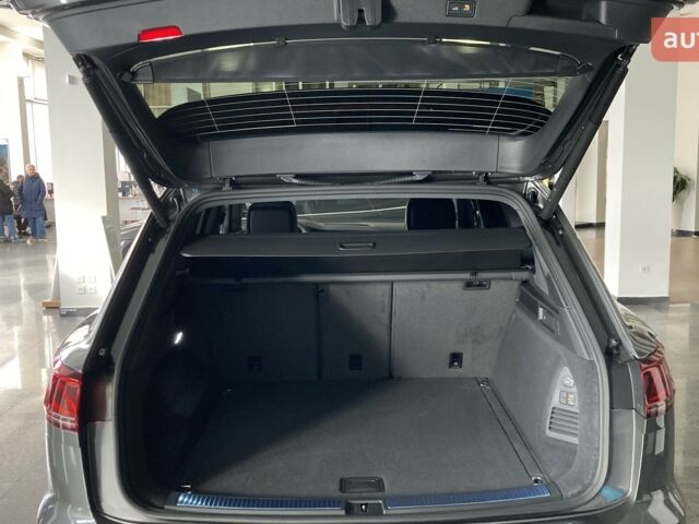 купить новое авто Фольксваген Туарег 2025 года от официального дилера Автодім Атлант на Вацлава Гавела Фольксваген фото