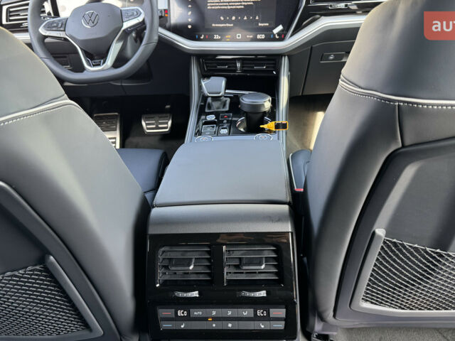 Фольксваген Туарег, объемом двигателя 2.97 л и пробегом 0 тыс. км за 87500 $, фото 25 на Automoto.ua