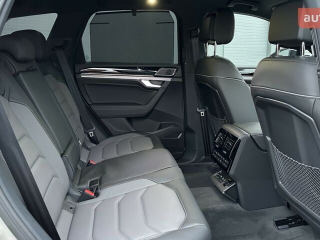 Фольксваген Туарег, объемом двигателя 2.97 л и пробегом 0 тыс. км за 88000 $, фото 28 на Automoto.ua