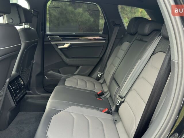 Фольксваген Туарег, объемом двигателя 2.97 л и пробегом 0 тыс. км за 87406 $, фото 3 на Automoto.ua