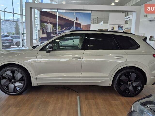 купить новое авто Фольксваген Туарег 2025 года от официального дилера Автодім Атлант на Вацлава Гавела Фольксваген фото