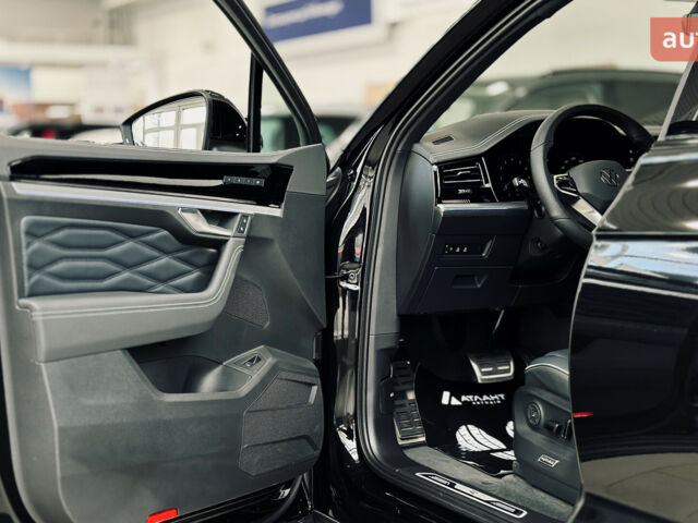 купить новое авто Фольксваген Туарег 2025 года от официального дилера Автодім Атлант на Вацлава Гавела Фольксваген фото