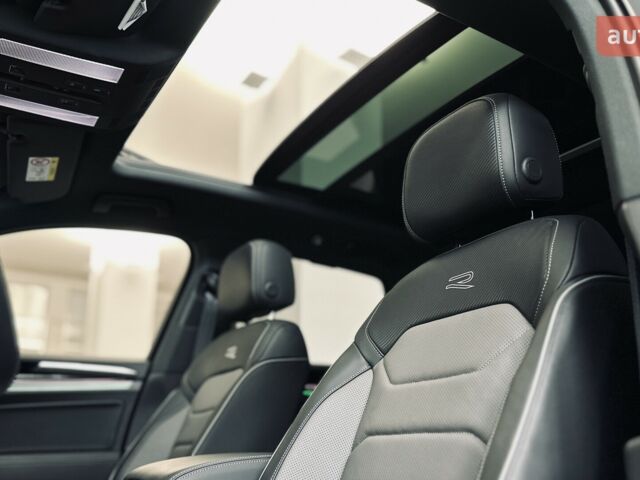 купить новое авто Фольксваген Туарег 2025 года от официального дилера Автодім Атлант на Вацлава Гавела Фольксваген фото