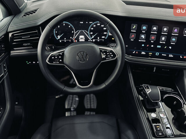 купить новое авто Фольксваген Туарег 2025 года от официального дилера Автодім Атлант на Вацлава Гавела Фольксваген фото