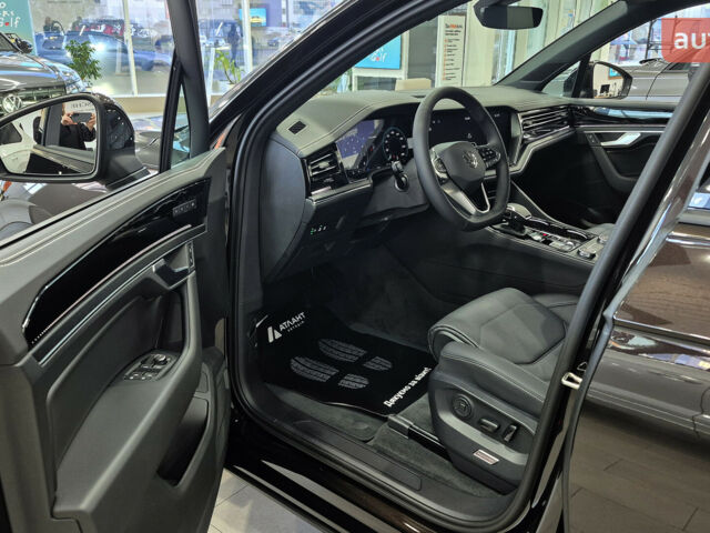купить новое авто Фольксваген Туарег 2025 года от официального дилера Автодім Атлант на Вацлава Гавела Фольксваген фото